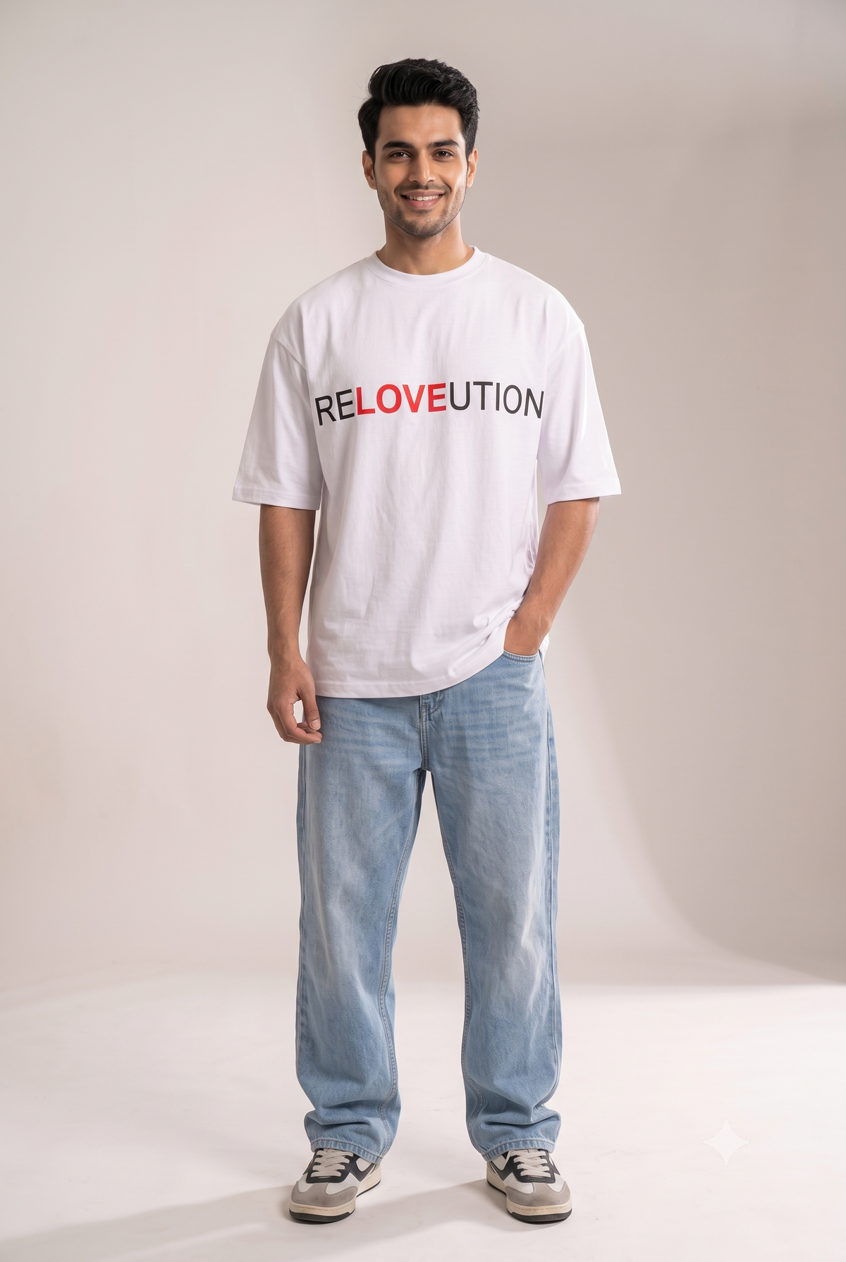 Close-up shot of the premium white fabric and the large, high-quality RELOVEUTION screen-printed design on The Sabio's oversized streetwear t-shirt, highlighting the red and black graphic.